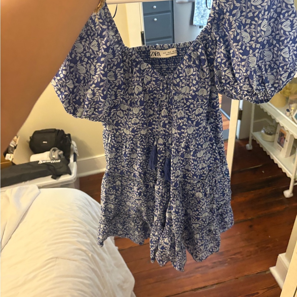 Zara Blue and White Floral mini dress puff sleeve